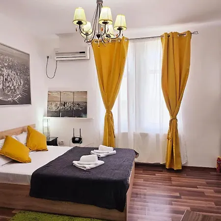 Cozy In Downtown Apartment *